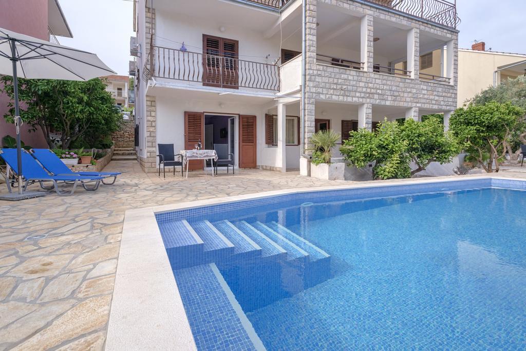 Apartments Priko Stari Grad  Buitenkant foto